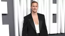 Alexander Skarsgård, de nerecunoscut în noul său rol. Cum a apărut în primul trailer al filmului "Wicker"