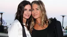 Actori care au devenit prieteni pe platourile de filmare și au rămas apropiați de-a lungul anilor