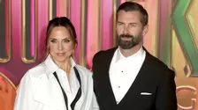 Mel C, fosta membră Spice Girls, s-a căsătorit cu modelul australian Chris Dingwall. Victoria Beckham i-a creat rochia de mireasă
