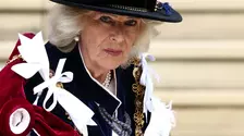 Regina Camilla s-a afișat cu o cunoscută transfobă, stârnind indignarea publicului