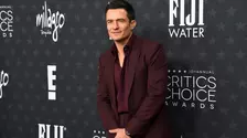 Orlando Bloom, surprins în ipostaze tandre cu partenera sa, Luisa Laemmel. Cei doi sunt în vacanță în Italia