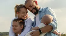 Victoria Raileanu și Adrian Ștefănescu s-au căsătorit religios. Imagini de la nunta organizată în mijlocul naturii