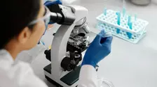 Teste genetice pentru longevitate: criteriile după care alegi laboratorul