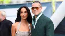 Brad Pitt și Ines de Ramon, apariție romantică pe covorul roșu. Gesturile cu care au atras atenția
