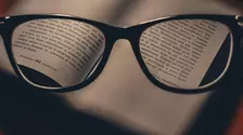 Ochelari sau lentile de contact- cum găsești soluția potrivită pentru vederea de zi cu zi