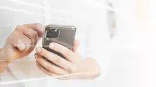 De ce se  îngălbenesc husele transparente și cum alegi una care rezistă