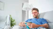 Cum îți creezi o rutină de seară relaxantă după o zi stresantă: 5 pași simpli pentru un somn mai bun 