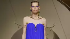 Givenchy SS27: Sarah Burton transformă precizia în atitudine