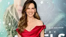Actrița Hilary Swank, în vârstă de 52 de ani, este însărcinată cu al treilea copil. Cum a anunțat marea veste