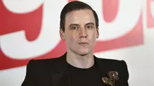 Seán McGirr pleacă de la Alexander McQueen după trei ani. Casa pregătește o nouă direcție creativă