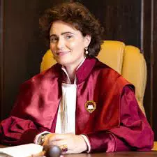 Iulia Scantei 5