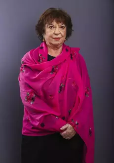 virginia-rogin-in-serialul-adela-3-683×1024-1