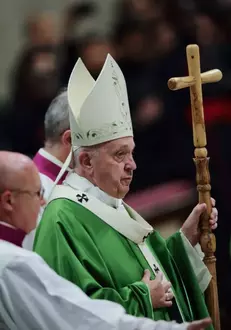 7Papa-Francisc-683×1024-1