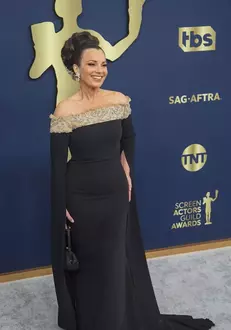 fran-drescher-la-sag-awards-2022-1-652×1024-1