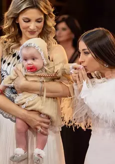 nicole-cherry-botez-fetita