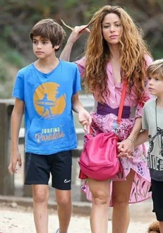 Shakira si cei doi copii