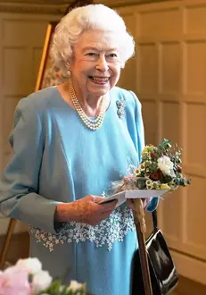 a-murit-regina-971×1024-1