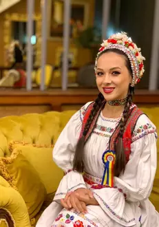 cine-e-vladuta-lupau-1-768×1024-1