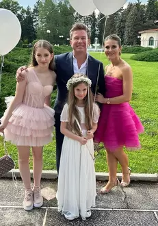 pavel-bartos-sotie-fiice-familie-4