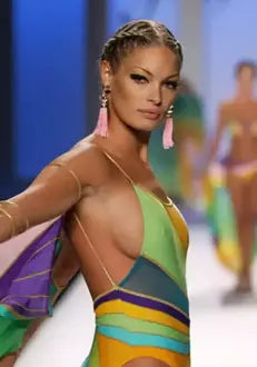 valentina pelinel model