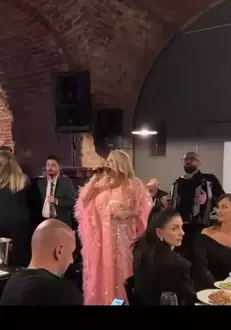 ionita-de-la-clejani-transportat-cu-ambulanta-la-spital-dupa-ce-i-s-a-facut-rau-la-un-eveniment-1