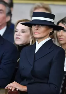tinuta-melania-trump-scaled