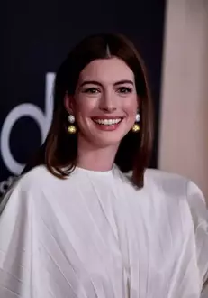 anne-hathaway-8