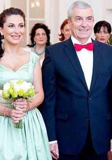 Averea lui Călin Popescu-Tăriceanu. Are 6 case, 6 mașini și o jumătate de milion de euro în conturi!