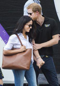 S-a aflat cât câștigă Meghan Markle și Prințul Harry pentru un discurs! E vorba despre o cifră cu 6 zerouri