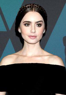 Lily Collins, protagonista serialului Emily in Paris, se mărită! Cum arată inelul de logodnă pe care i l-a oferit iubitul ei, Charlie McDowell