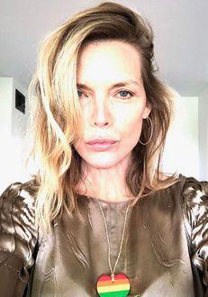 Ce dietă draconică a ținut Michelle Pfeiffer pentru a slăbi: a mâncat numai supă de roșii. La 62 de ani, respectă regimul vegan