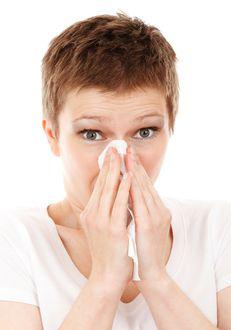 Un nou simptom COVID-19. Până acum, indica o simplă răceală, dar acum a fost identificat și ca simptom al coronavirusului