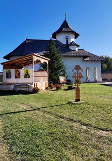 Actorul Mihai Coadă, care îl interpreta pe “Nelu Curcă” din La Bloc, s-a retras într-o mânăstire. Ce face și cum arată acum, la 67 de ani