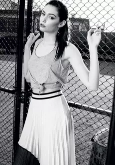 Top Marks & Spencer, 75 lei; fusta Zara, 229 lei.