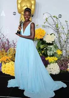 Lupita Nyong’o – Rochie Prada, la Gala Oscar