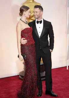 Behati Prinsloo si Adam Levine