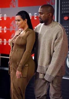 Kanye West si Kim Kardashian
