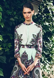 Cămașă, 3.180 lei; fustă, 3.320 lei; ambele Etro, disponibile în magazinul Mengotti.