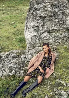 Rochie Zara, 149,90 lei; Palton H&M, 399 lei.