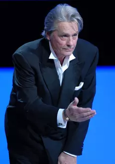 Alain Delon, în 2008, în timpul ceremoniei Cesar, aducându-i tributul său lui Romy Schneider
