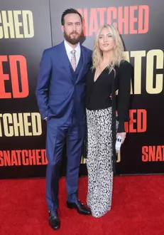 Danny Fujikawa și Kate Hudson la premiera filmului „Snatched'