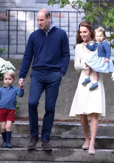 Printesa Charlotte, alături de părinții săi și fratele ei mai mare, Prințul George.