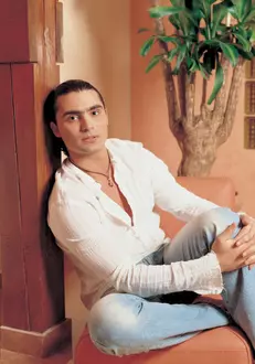 Pepe, la 24 de ani, în noua lui casă de burlac