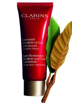 Concentrat de întinerire pentru gât și decolteu, Clarins, Super Restorative Décolleté and Neck Concentrate, preț: 318 lei