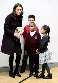 Kate Middleton alături de câţiva copii