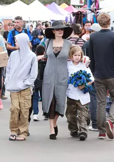 Angelina Jolie şi copiii săi