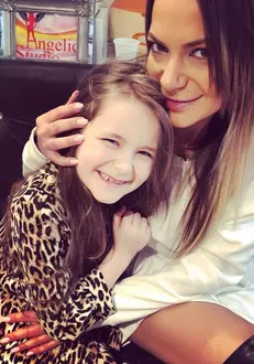 Andreea Antonescu și fetița ei