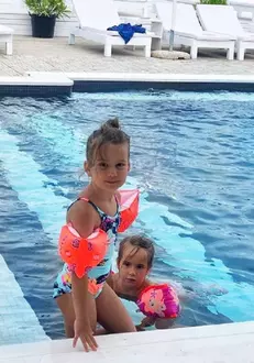 Anca Serea în vacanţă cu copiii la mare