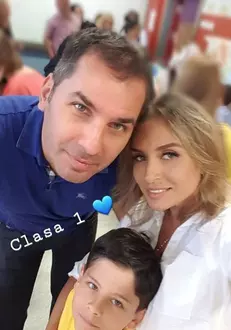 Adina Halas și băiețelul ei în prima zi de școală