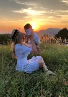 Laura Cosoi și fetița ei